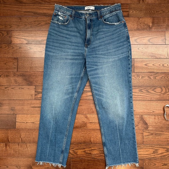 Abercrombie Curve Love Ultra High Rise Ankle Straight Jean - Picture 6 of 8